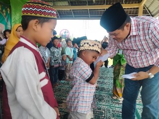 Maulid Nabi PAC Muslimat NU Seputihagung, Bupati Musa Ahmad Santuni Anak Yatim