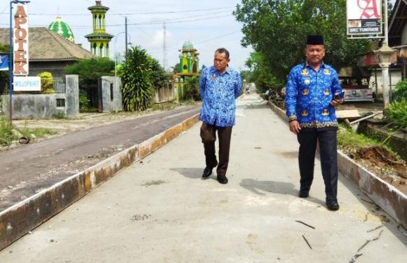 Camat Punggur Didampingi Sekcam Tinjau  Pembangunan Rigid Beton Jalur  Gunungsugih-Punggur