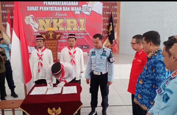Tiga WBP Lapas Kelas IIB Gunungsugih Tandatangani Surat Pernyataan dan Ikrar Setia Kepada NKRI