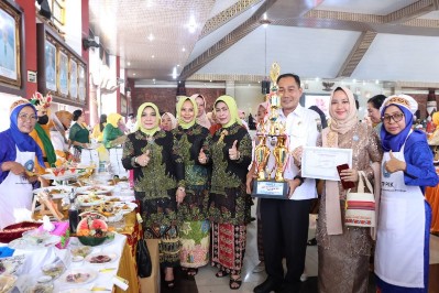 Puncak Hari Ibu ke 94, GOW Lamteng Berikan Penghargaan Wanita Wanita  Kreatif