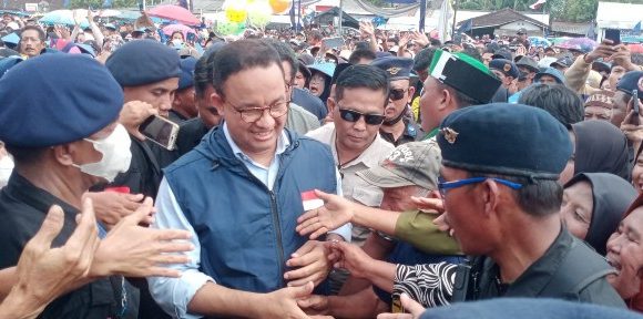 Sambut Anies Baswedan, Ribuan Massa Padati Lapangan Kampung Untoro