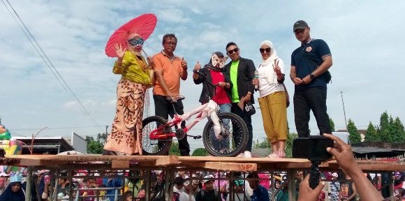 HUT Kampung Bandaragung ke 50, Gelar Festival Topeng