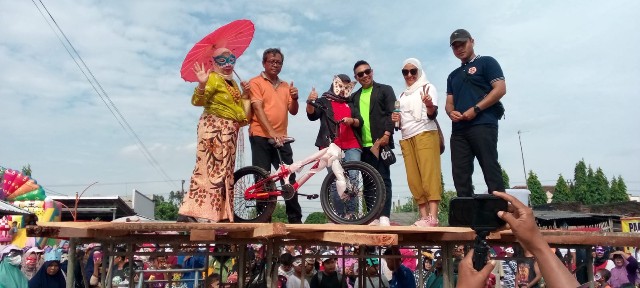 HUT Kampung Bandaragung ke 50, Gelar Festival Topeng