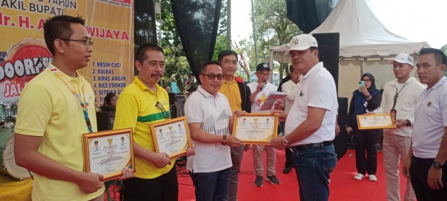 Dinas PMK Lamteng Raih Penghargaan Dari Bupati Musa