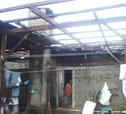 Angin Puting Beliung juga Merusak Puluhan Rumah di Kampung Mujirahayu