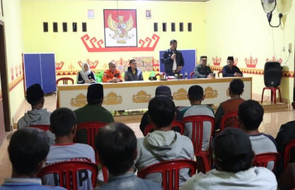 Bupati Musa Ahmad Berikan Semangat dan Serahkan Bantuan kepada Korban Dampak Angin Puting Beliung di Seputihagung