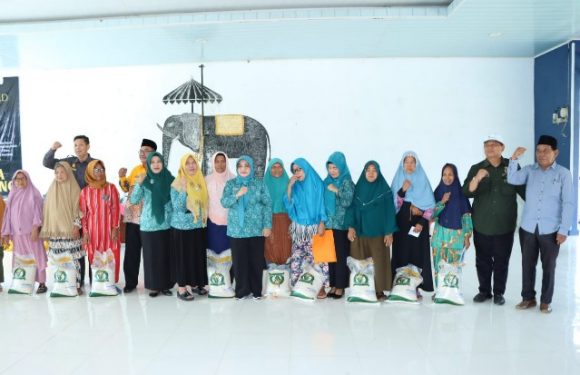 Antisipasi Gejolak Harga, Pemkab Lamteng Bagikan Bantuan Pangan