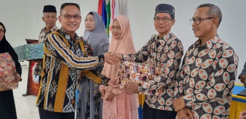 Guru dan Staff TU Purnabakti, Ini Pesan Kepala SMKN 2 Terbanggibesar