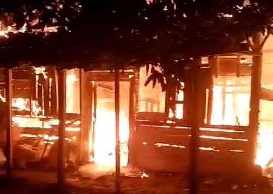 Diduga Korsleting Listrik, Gudang Pertanian Warga Kampung Ngestirahayu Terbakar