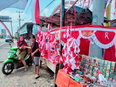 Peringatan HUT RI Berikan Peluang Omzet Pedagang Bendera Meningkat