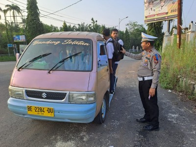Demi Keselamatan, Sat Lantas Polres Lamteng Himbau Pengemudi Angkot Tidak Lebihi Jumlah Penumpang