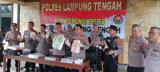 Kapolres Lamteng Gelar Konfrensi Pers Pelaku Pencetak dan Pengedar Upal