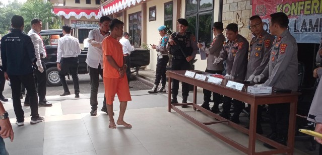 Bermula Dari Terlibat Lakalantas, Pedagang Asongan Ditangkap Tekab 308 Polsek BRN Lantaran Membawa Senpira