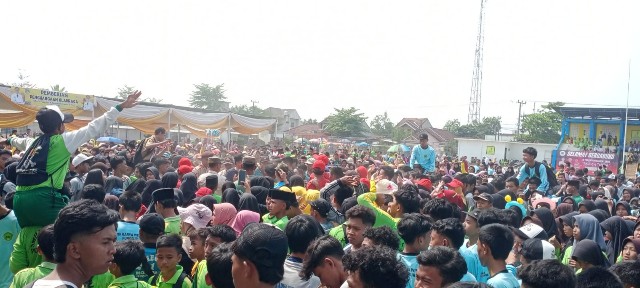 Ribuan Peserta Antusias Ikuti Jalan Sehat Pemkab Lamteng di Kecamatan Punggur