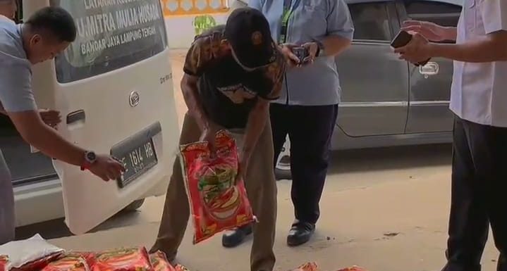 Warga Bandarjaya Rutin Terima Bantuan Beras dari RS Mitra Mulia Husada