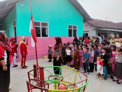 TKLPMK Simpangagung Implementasikan P5 dengan  Upacara Bendera di Hari Pahlawan