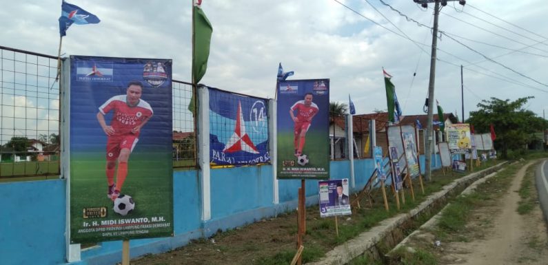 APK Dari Berbagai Parpol Warnai Sejumlah Titik di Kecamatan Punggur