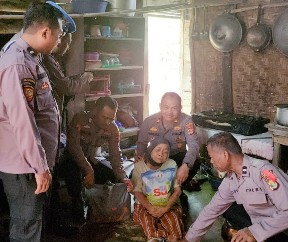 Salurkan Bansos, Imbau Jaga Kamtibmas Jelang Pemilu