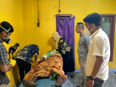 Tergantung Dengan Kain Horden, Jasad Pemuda Ditemukan Tewas Membusuk di Dalam Kamar