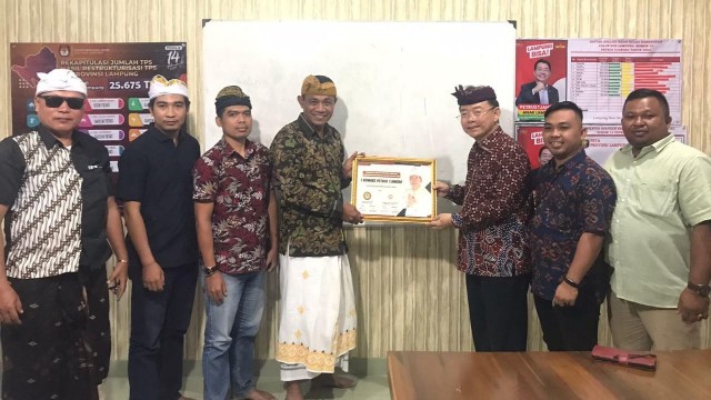 Jadi Simbol Pluralisme, Ormas Hindu Lampung Beri Penghargaan untuk Petrus Tjandra
