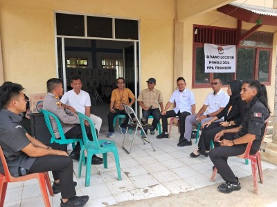 Didampingi Kapolsek, Ketua KPU Lamteng dan Bawaslu Lampung Tinjau Pelaksanaan Pleno di PPK Trimurjo