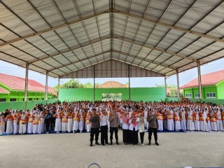 Guna Mencegah Maraknya Judi Online, Kasat Binmas Polres Lampung Tengah Lakukan Pembinaan Terhadap Siswa di SMAN 1 Seputih Mataram