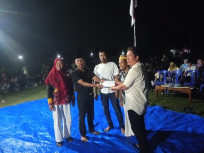 Tunaikan Janji, Lurah Trimurjo Basromi Ali  Serahkan Dana Kemasyarakatan Senilai Rp.1,5 Juta per-RW