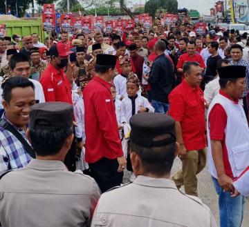 Kesenian Tradisional Reog, Pencak Silat, Kader Hingga Ratusan  Simpatisan Kawal Ardito-Koheri Daftar ke KPU