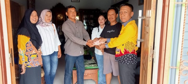 Lurah Trimurjo Kembali Serahkan Bantuan Dana Kemasyarakatan Senilai Rp.1,5 Juta per-RW