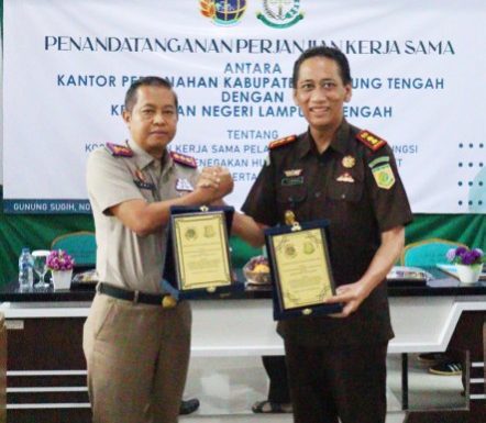 BPN dan Kejari Lamteng Teken MoU Komitmen Penegakan Hukum