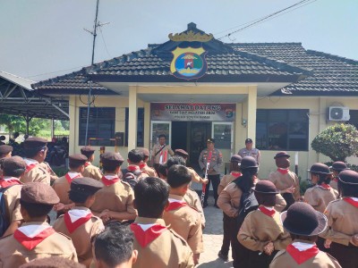 Kunjungi Polsek Seputih Raman, Siswa SMP PGRI Diberikan Pembinaan Terkait Kenakalan Remaja