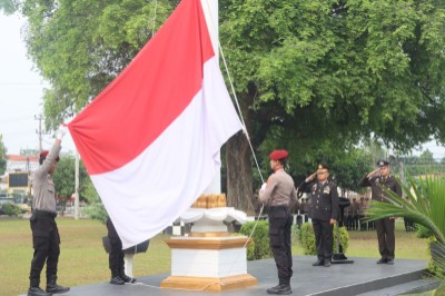 Peringati Hari Pahlawan, Polres Lampung Tengah Gelar Upacara