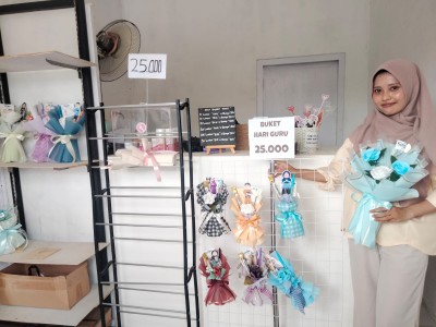 Hari Guru Nasional, Omzet Usaha Buket Bunga Melejit Sampai 100%