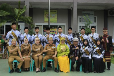 Peringatan HUT ke-79 PGRI dan HGN ke-30  di SMAN1 Kotagajah, Ini Pesan Sulpakar