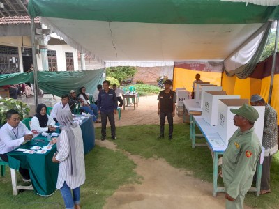 Pencoblosan di TPS 06 Lancar di Kampung Pajar Mataram