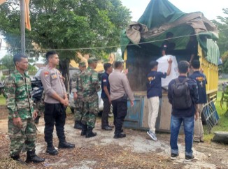 Polres Lamteng Kawal Pengiriman Kotak Suara dari PPK ke KPU