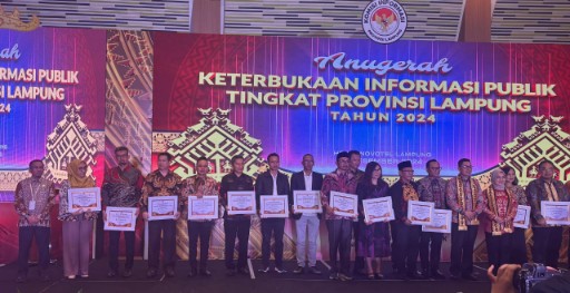 Kategori Informatif, Bawaslu Lamteng Terima Penghargaan dari Komisi Informasi Lampung