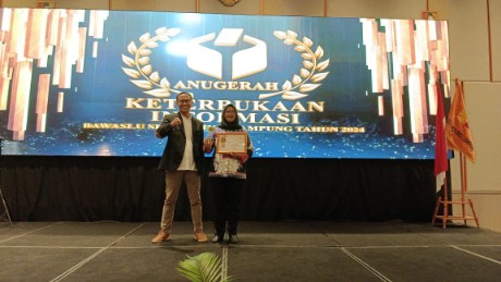 Bawaslu Lamteng Raih Penghargaan Pengakuan Atas Keterbukaan Informasi Publik