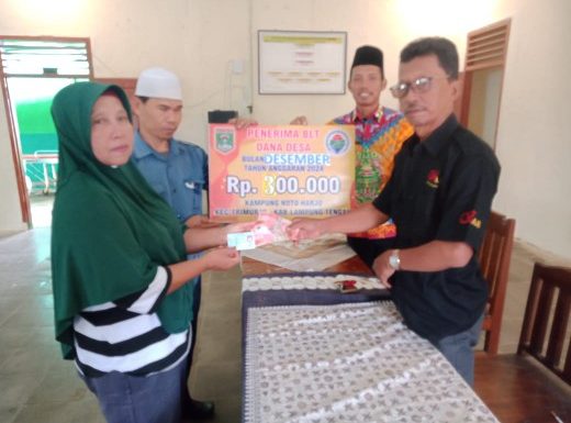 BLT dan Honorarium Guru TPA Kampung Notoharjo Tersalurkan