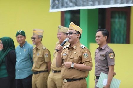 Sidak Kantor Kecamatan Padang Ratu, Wabup Lamteng Minta Pegawai Tingkatkan Kedisiplinan