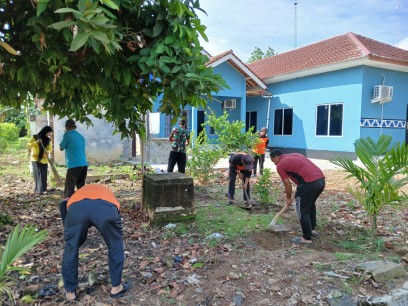 Kakam Tanggul Angin Bersama Perangkat Gelar Jumat Bersih
