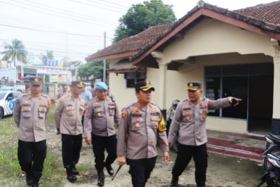 Kapolres Lamteng Tinjau Langsung Bangunan Kantor Sementara Polsek Terbanggi Besar