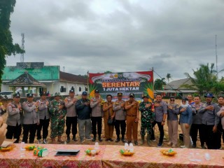 Penanaman Jagung Serentak 1 Juta Hektar, Polsek Seputih Mataram Tanam Jagung Bersama Forkopimcam Bandar Mataram
