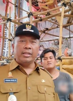 Wakil Bupati Lamteng, I Komang Koheri Kunjungi Proses Pembuatan Ogoh-Ogoh di Seputihraman