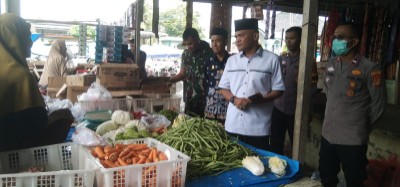 Pastikan Kesetabilan Harga dan Ketersediaan Bahan Pokok, Anggota DPRD Lamteng Bersama Forkopincam Trimurjo Sidak Pasar Adipuro