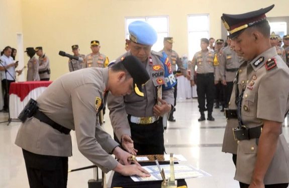 Kapolres Lamteng Pimpin Upacara Sertijab Kabag Logistik, Kapolsek Terbanggi Besar dan Kapolsek Bumi Ratu Nuban