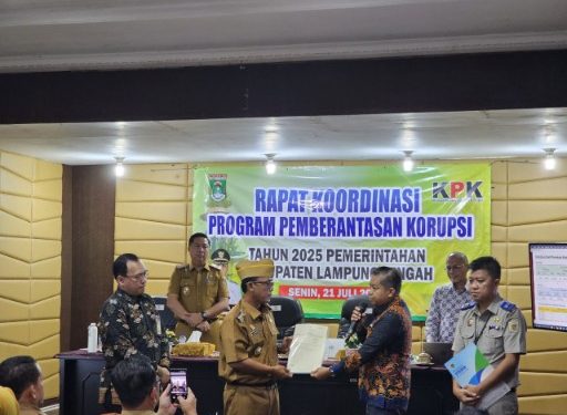 BPN Lamteng Serahkan Sertifikat Aset Pemkab Lamteng 50 Bidang Tanah ke Bupati Ardito Wijaya