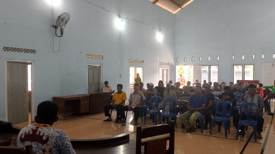 Puluhan Warga Dusun III Geruduk Balai Kampung Pujobasuki, Tuntut Kadus Untuk Mundur