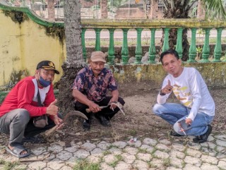 Jumat Bersih, Camat Seputih Mataram Lakukan Giat Gotong Royong
