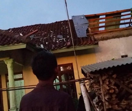 Puluhan Rumah Warga Rukti Basuki Rusak Disapu Angin Kencang